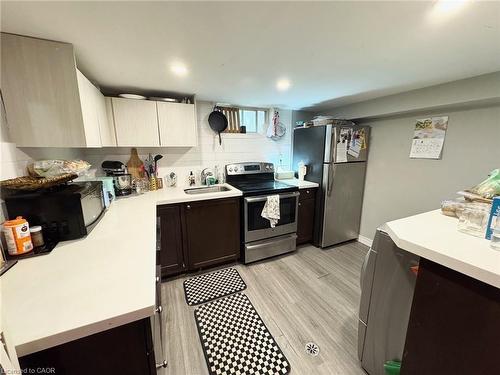 26 Grandfield Street, Hamilton, ON - Indoor Photo Showing Kitchen
