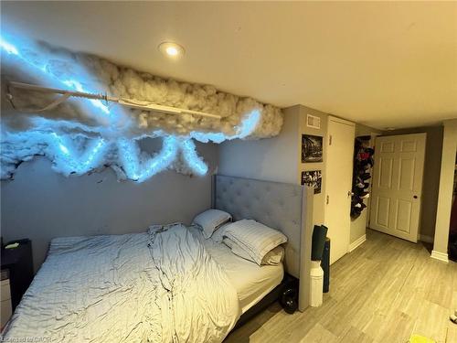 26 Grandfield Street, Hamilton, ON - Indoor Photo Showing Bedroom