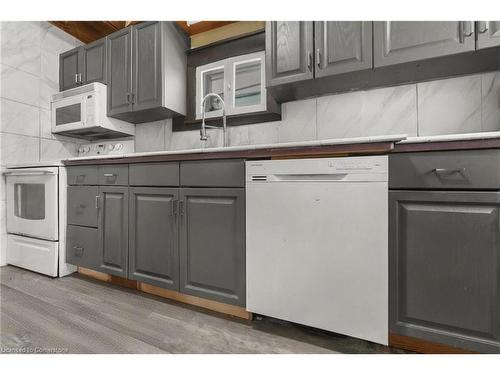 433 Lydia Street, Sarnia, ON - Indoor Photo Showing Kitchen