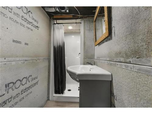 433 Lydia Street, Sarnia, ON - Indoor Photo Showing Bathroom