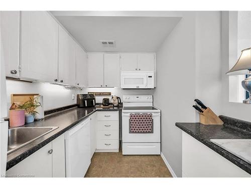 2908-150 Charlton Avenue E, Hamilton, ON - Indoor Photo Showing Kitchen