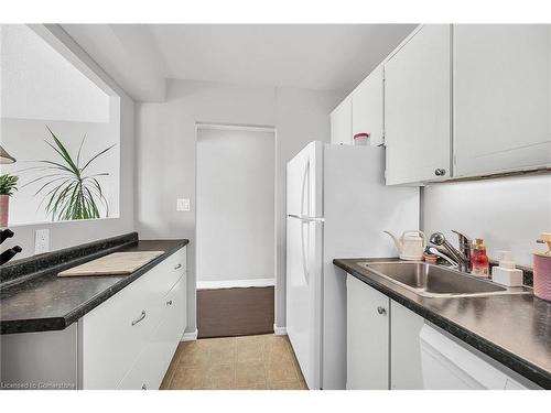 2908-150 Charlton Avenue E, Hamilton, ON - Indoor Photo Showing Kitchen