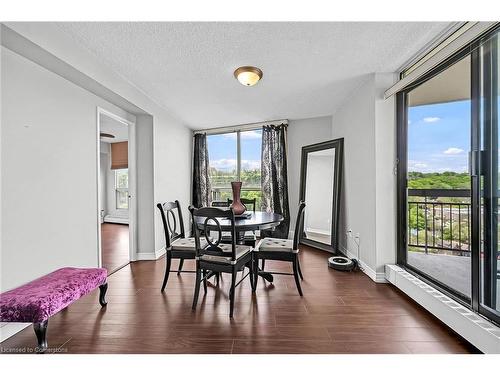2908-150 Charlton Avenue E, Hamilton, ON - Indoor Photo Showing Dining Room