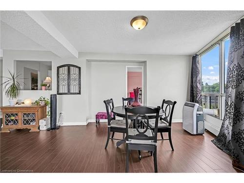 2908-150 Charlton Avenue E, Hamilton, ON - Indoor Photo Showing Dining Room