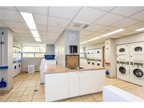 2908-150 Charlton Avenue E, Hamilton, ON - Indoor Photo Showing Laundry Room