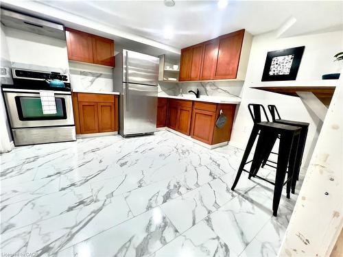 99 Brucedale Avenue E, Hamilton, ON - Indoor Photo Showing Kitchen