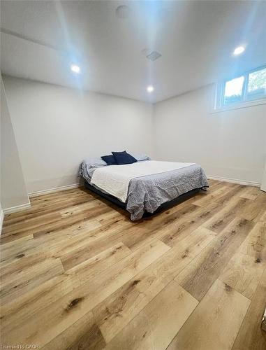 99 Brucedale Avenue E, Hamilton, ON - Indoor Photo Showing Bedroom