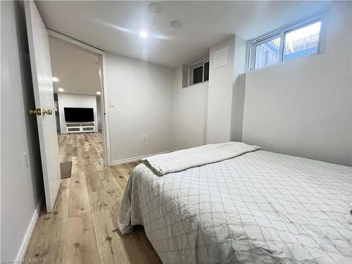 99 Brucedale Avenue E, Hamilton, ON - Indoor Photo Showing Bedroom