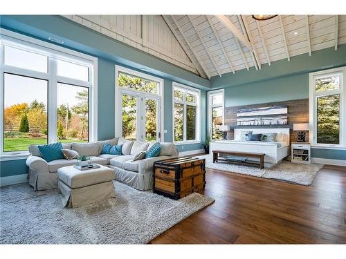 4 Buckingham Boulevard, Collingwood, ON - Indoor Photo Showing Living Room