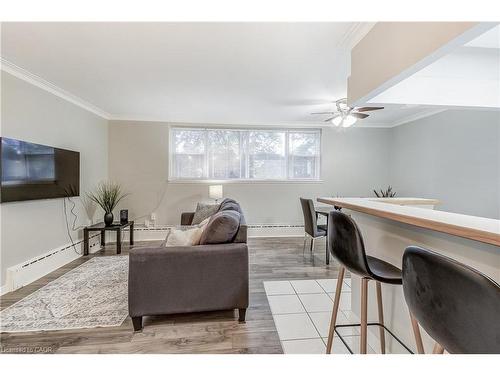 104-2052 Courtland Drive, Burlington, ON - Indoor