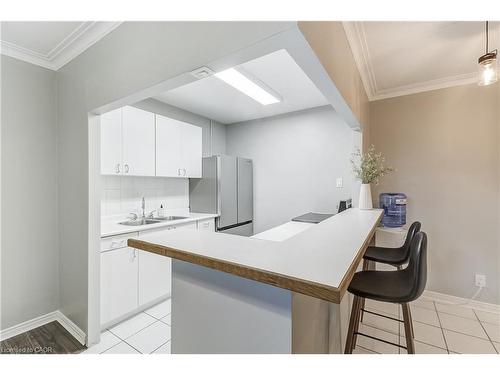 104-2052 Courtland Drive, Burlington, ON - Indoor Photo Showing Other Room