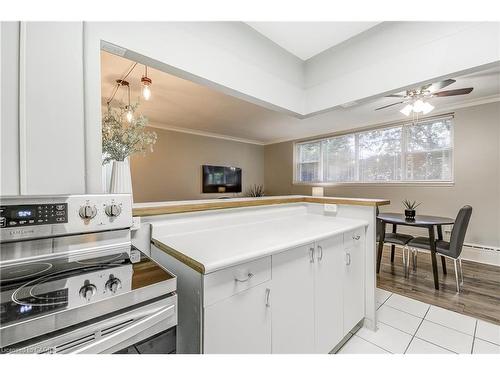 104-2052 Courtland Drive, Burlington, ON - Indoor Photo Showing Other Room