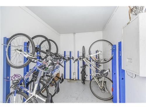 104-2052 Courtland Drive, Burlington, ON - Indoor Photo Showing Other Room