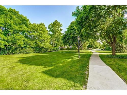 104-2052 Courtland Drive, Burlington, ON - Outdoor