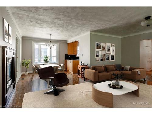4245 Cedar Springs Road, Burlington, ON - Indoor Photo Showing Living Room