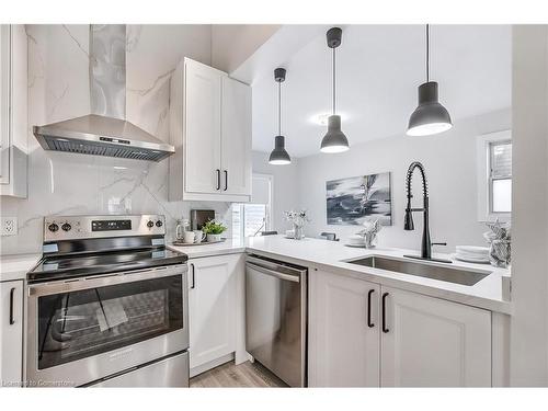 221 Rosslyn Avenue N, Hamilton, ON - Indoor Photo Showing Kitchen With Upgraded Kitchen