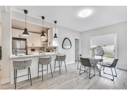 221 Rosslyn Avenue N, Hamilton, ON - Indoor