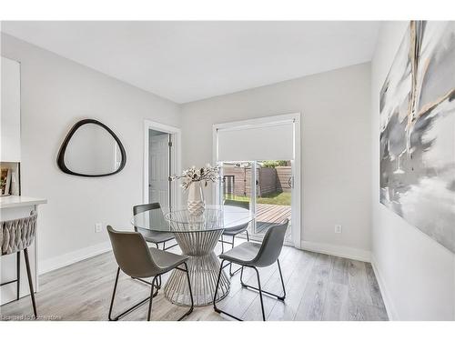 221 Rosslyn Avenue N, Hamilton, ON - Indoor Photo Showing Dining Room