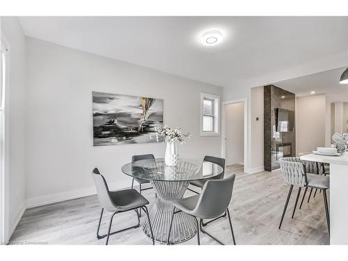 221 Rosslyn Avenue N, Hamilton, ON - Indoor Photo Showing Dining Room