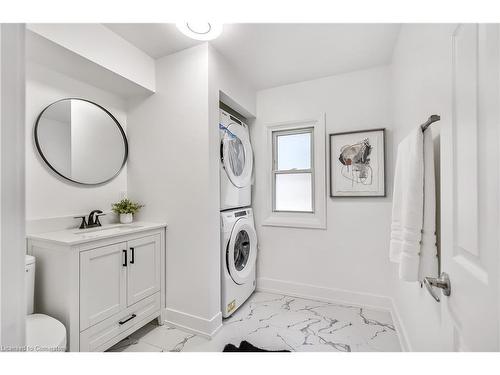 221 Rosslyn Avenue N, Hamilton, ON - Indoor Photo Showing Laundry Room