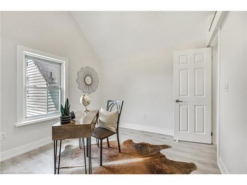 221 Rosslyn Avenue N, Hamilton, ON - Indoor