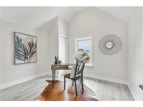 221 Rosslyn Avenue N, Hamilton, ON - Indoor Photo Showing Other Room