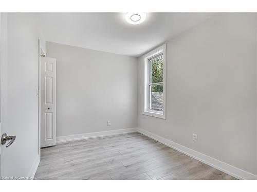 221 Rosslyn Avenue N, Hamilton, ON - Indoor Photo Showing Other Room