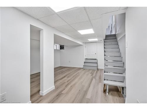 221 Rosslyn Avenue N, Hamilton, ON - Indoor Photo Showing Other Room