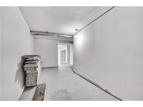 221 Rosslyn Avenue N, Hamilton, ON - Indoor