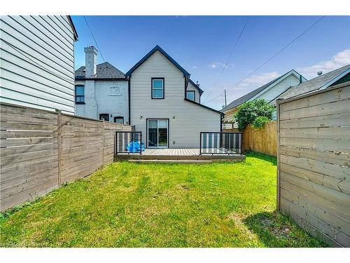 221 Rosslyn Avenue N, Hamilton, ON - Outdoor With Exterior