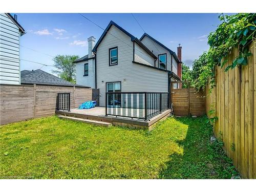 221 Rosslyn Avenue N, Hamilton, ON - Outdoor With Exterior