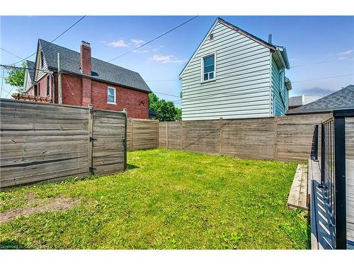 221 Rosslyn Avenue N, Hamilton, ON - Outdoor