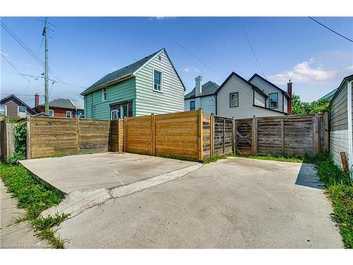 221 Rosslyn Avenue N, Hamilton, ON - Outdoor