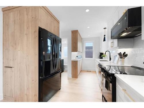 94 West 32Nd Street, Hamilton, ON - Indoor Photo Showing Kitchen With Upgraded Kitchen