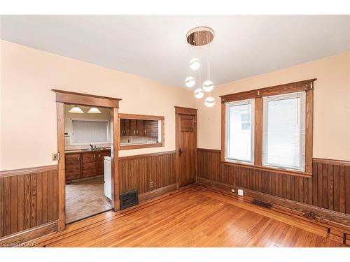 11 Grafton Avenue, Hamilton, ON - Indoor Photo Showing Other Room