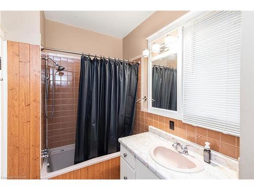 11 Grafton Avenue, Hamilton, ON - Indoor Photo Showing Bathroom