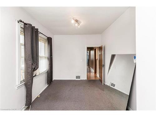 11 Grafton Avenue, Hamilton, ON - Indoor Photo Showing Other Room