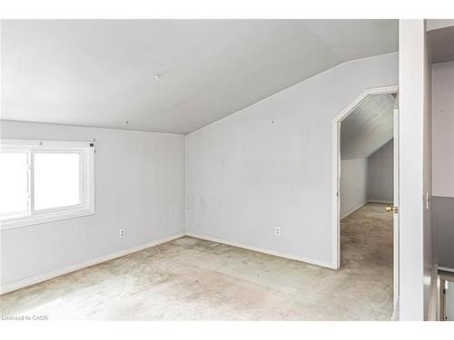 11 Grafton Avenue, Hamilton, ON - Indoor Photo Showing Other Room