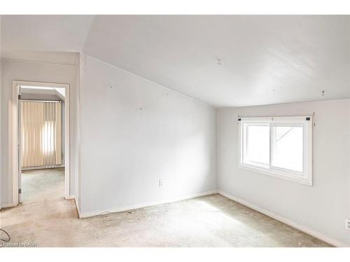 11 Grafton Avenue, Hamilton, ON - Indoor Photo Showing Other Room