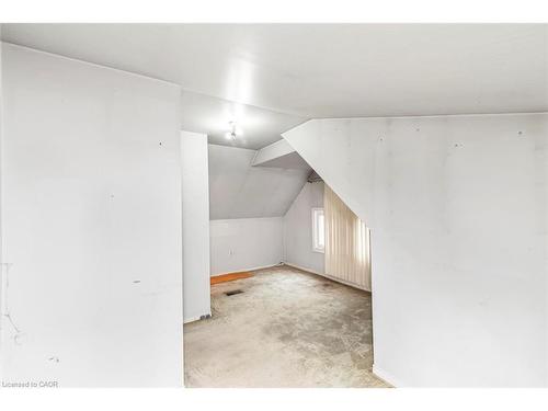 11 Grafton Avenue, Hamilton, ON - Indoor Photo Showing Other Room