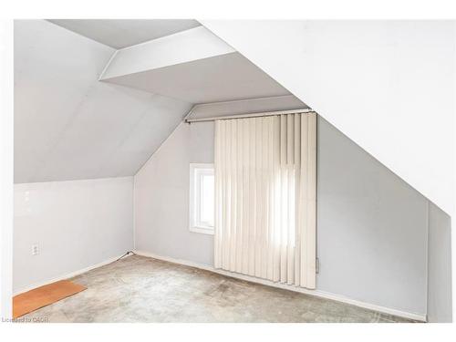 11 Grafton Avenue, Hamilton, ON - Indoor Photo Showing Other Room