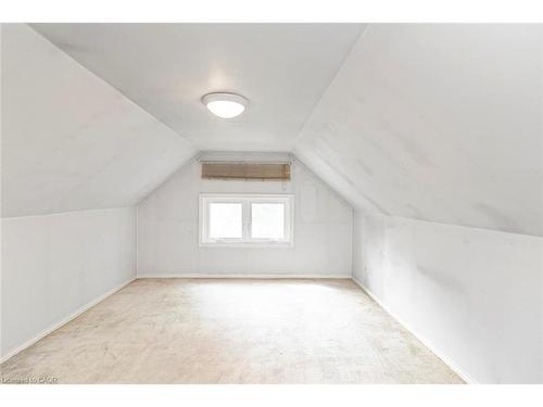 11 Grafton Avenue, Hamilton, ON - Indoor Photo Showing Other Room