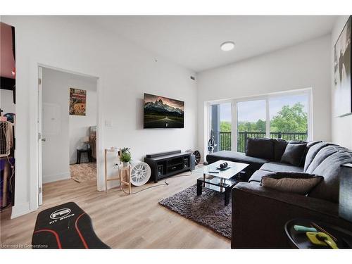 402-121 Mary Street, Creemore, ON - Indoor Photo Showing Living Room