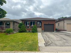 233 Lawnhurst Court  Hamilton, ON L8V 4R4