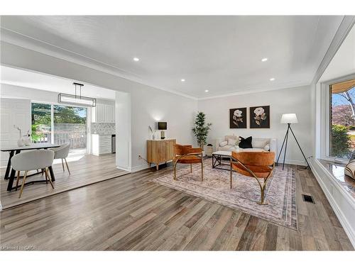 216 Sioux Road, Ancaster, ON - Indoor Photo Showing Living Room