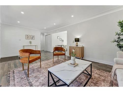 216 Sioux Road, Ancaster, ON - Indoor Photo Showing Living Room
