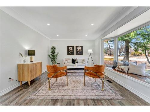 216 Sioux Road, Ancaster, ON - Indoor Photo Showing Living Room