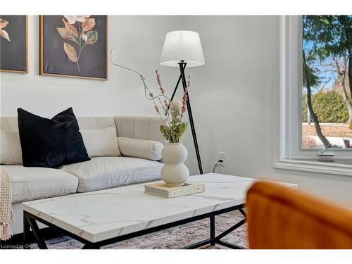 216 Sioux Road, Ancaster, ON - Indoor Photo Showing Living Room