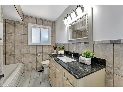 216 Sioux Road, Ancaster, ON - Indoor Photo Showing Bathroom