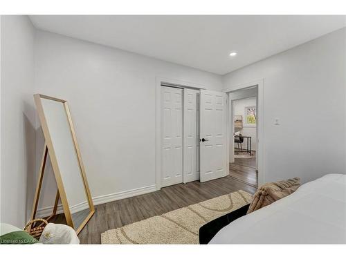 216 Sioux Road, Ancaster, ON - Indoor Photo Showing Bedroom